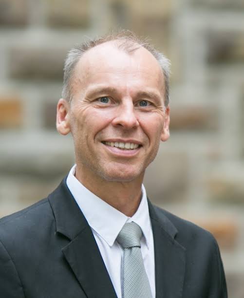 Prof. Dr. Stefan Bratzel